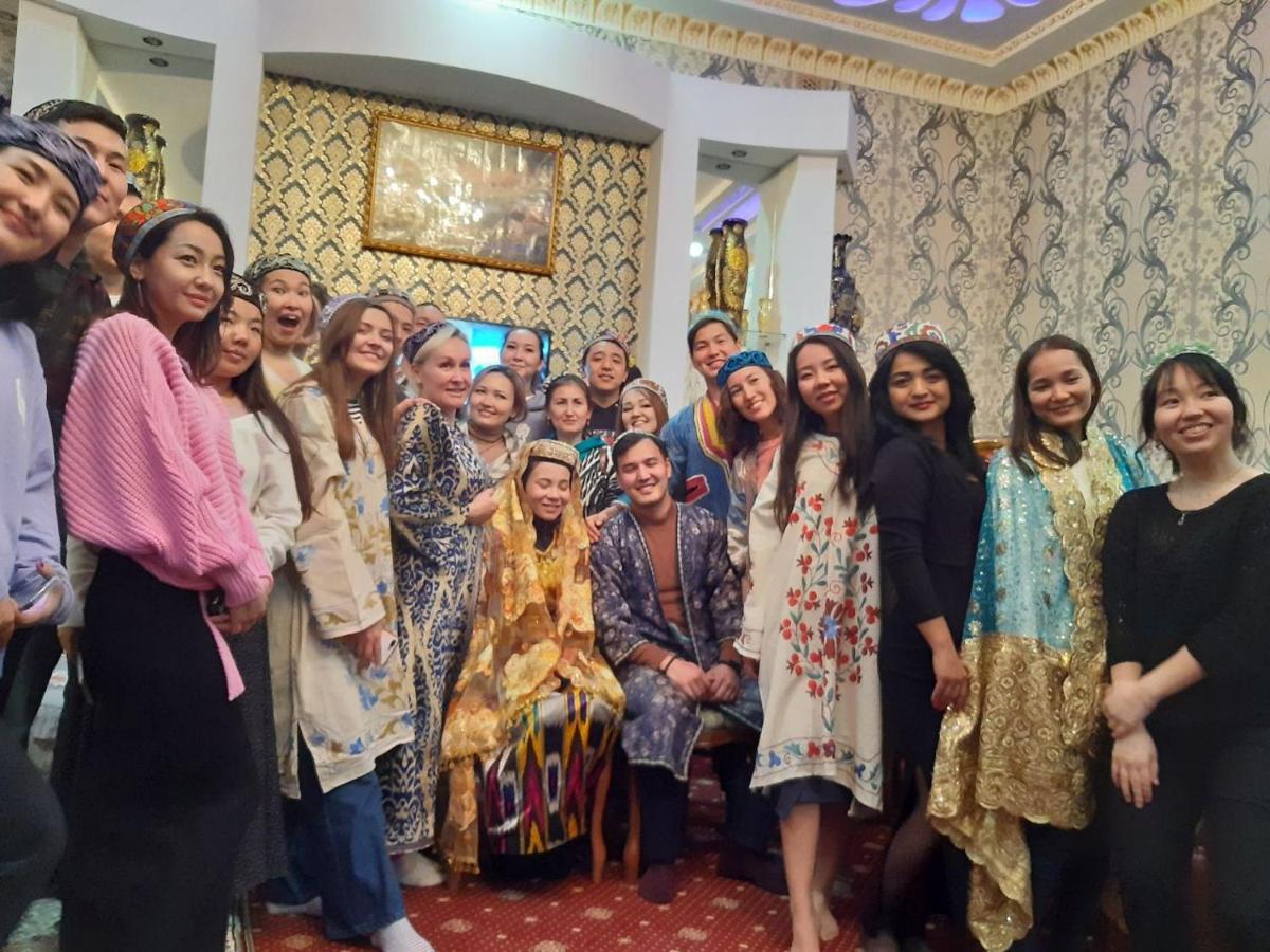 Hotel Rizqiro'Z Boutique Bukhara Bagian luar foto