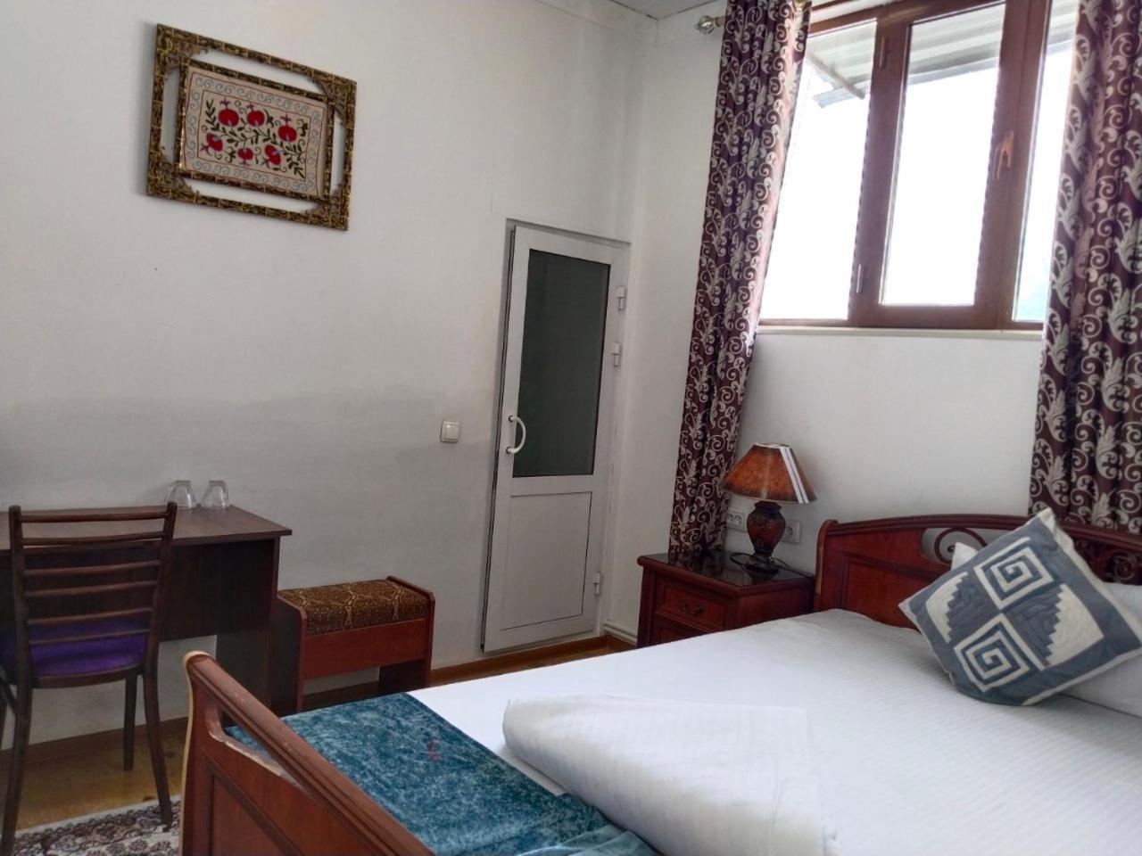 Hotel Rizqiro'Z Boutique Bukhara Bagian luar foto